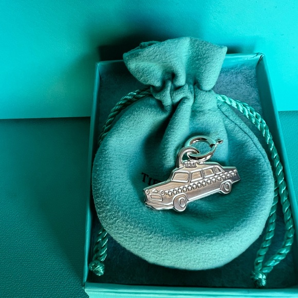 🌸🌸 Authentic Tiffany & Co. Taxi Charm - Picture 3 of 6